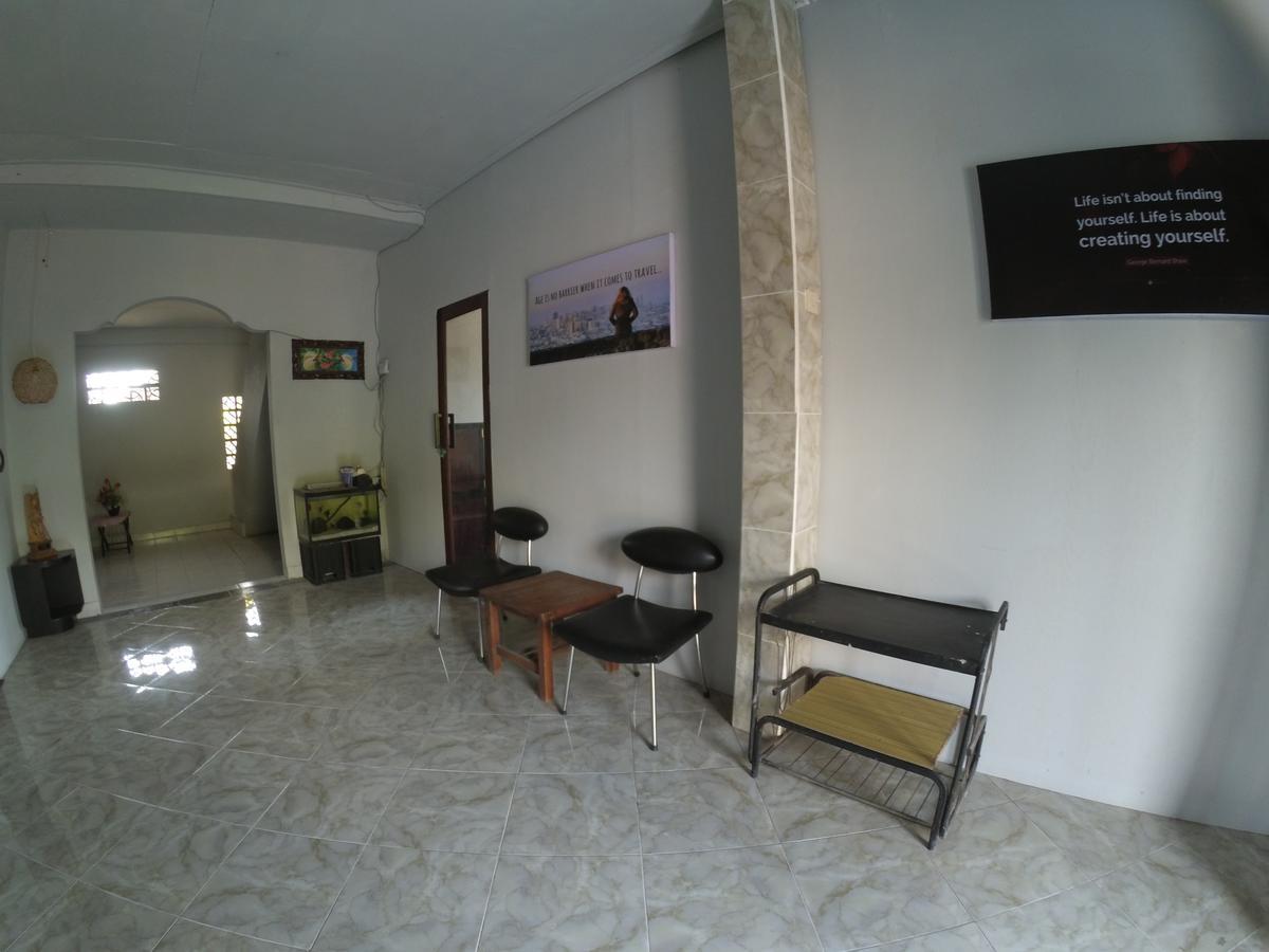 Local Hostel Amed Luaran gambar