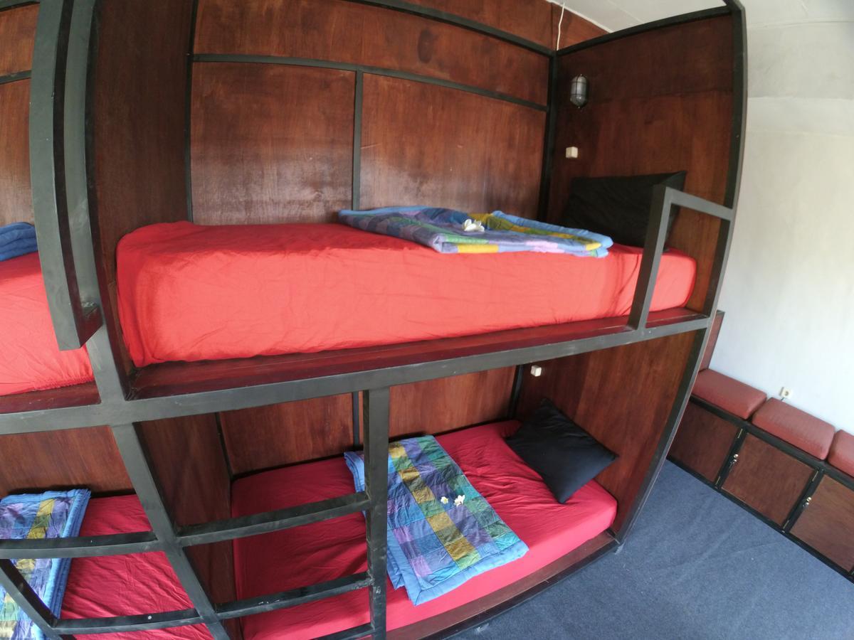 Local Hostel Amed Luaran gambar