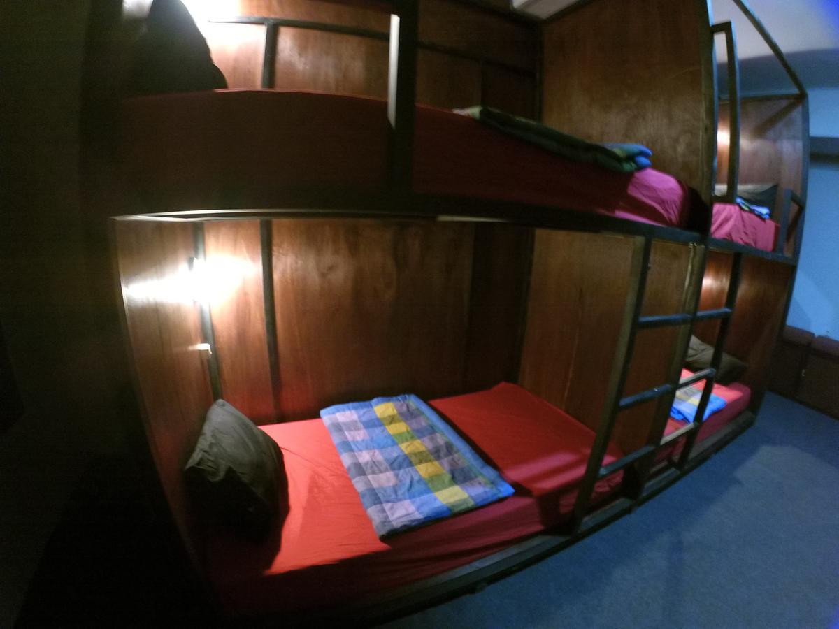 Local Hostel Amed Luaran gambar