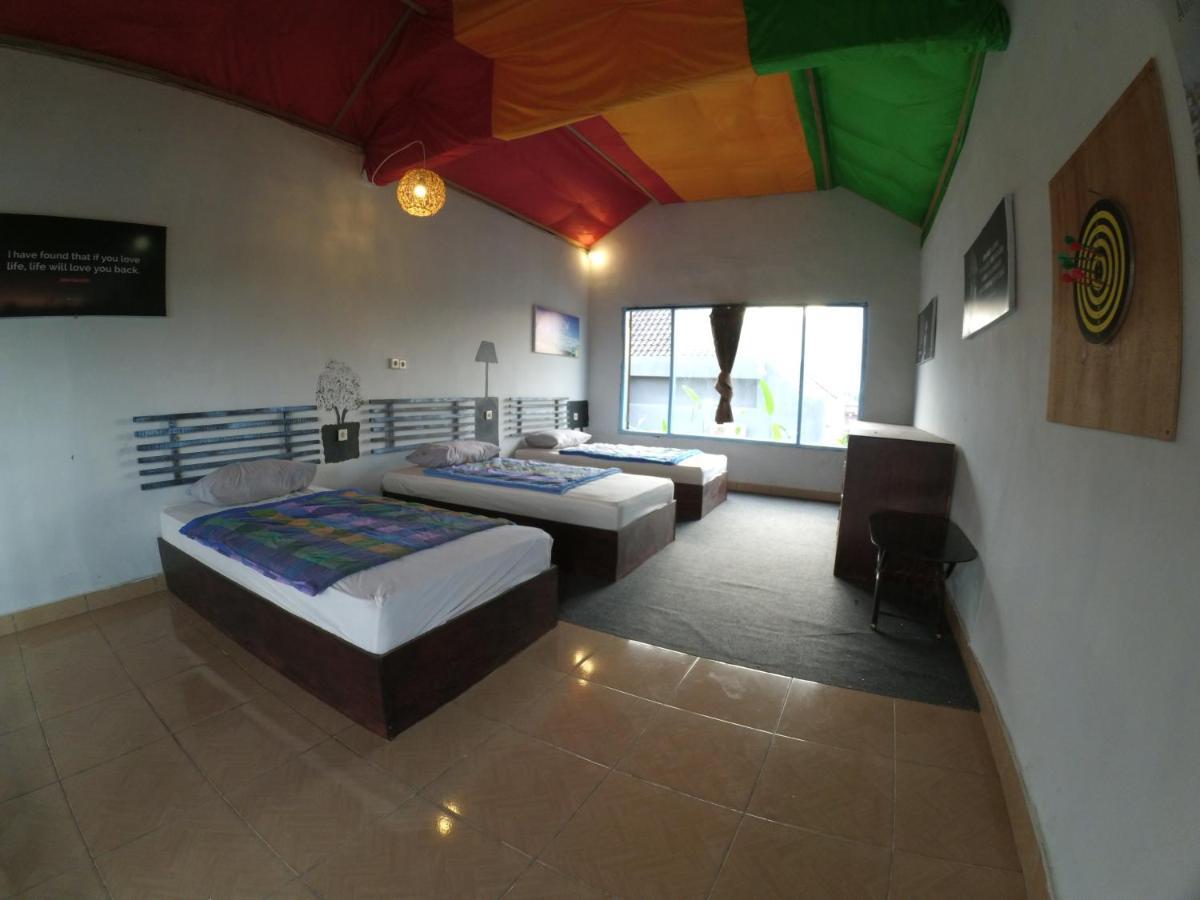 Local Hostel Amed Luaran gambar