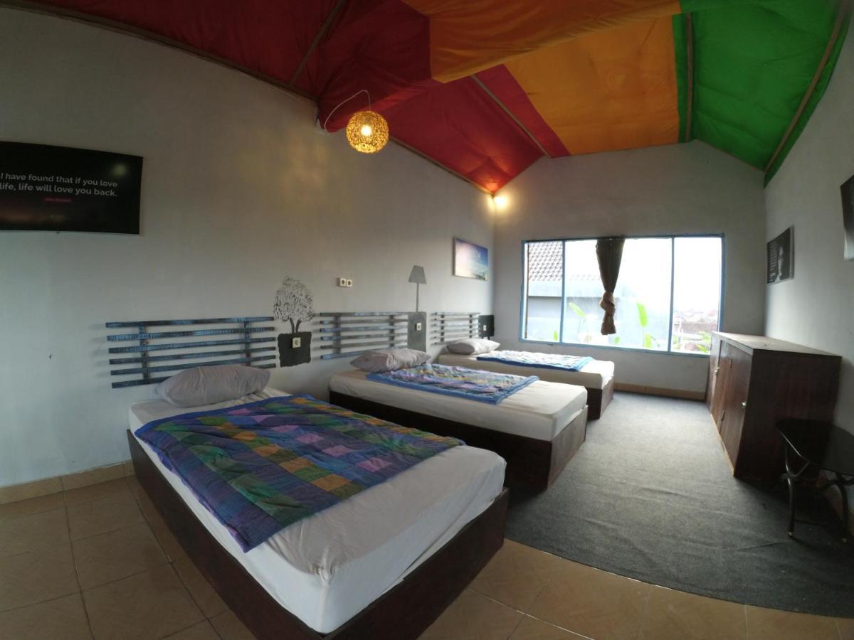 Local Hostel Amed Luaran gambar